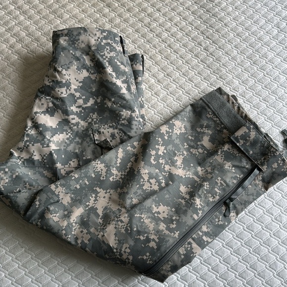 NWT Digital camouflage cargo pants - Picture 7 of 7